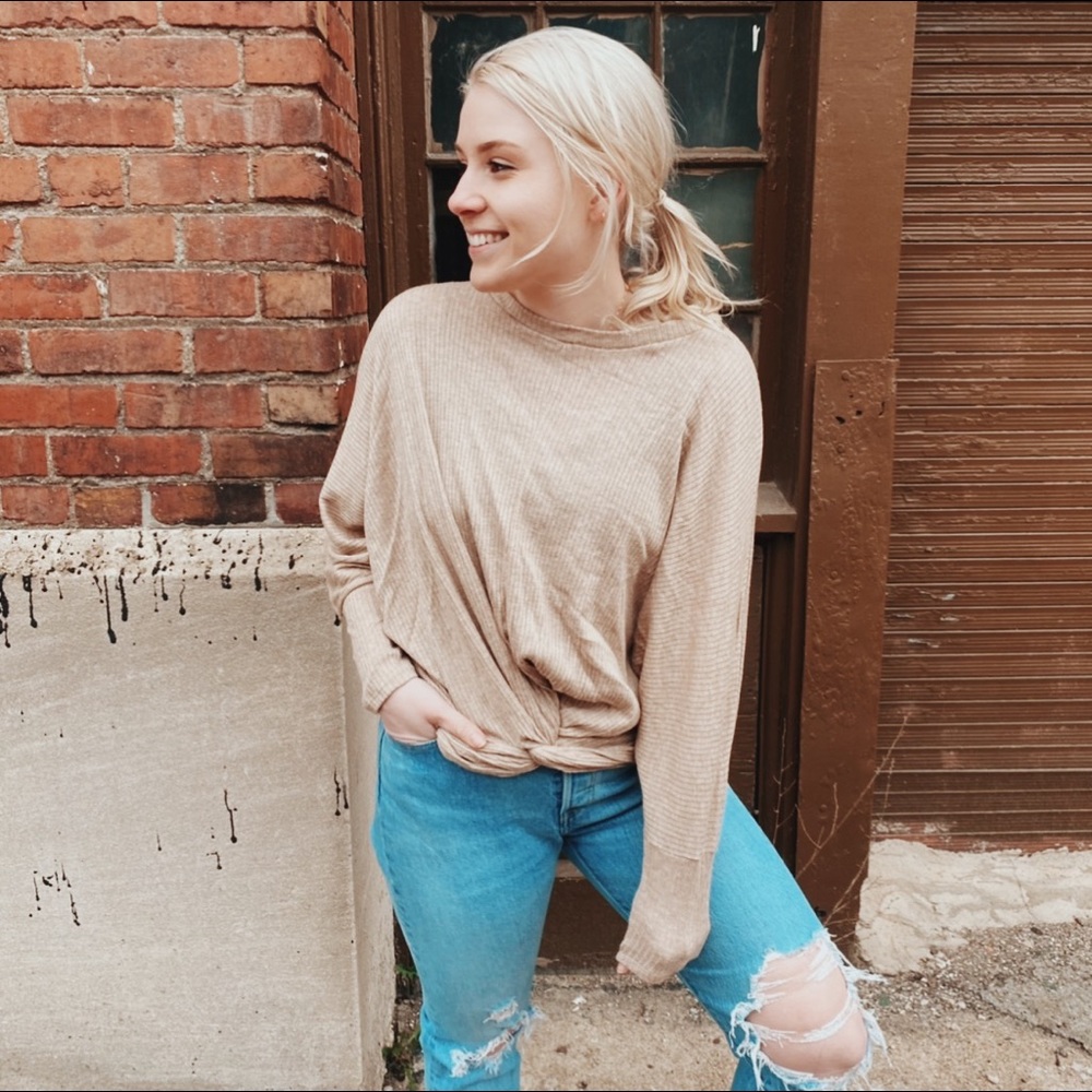 Vine & Love Neutral Basic Tee